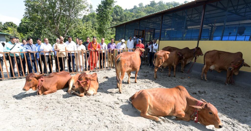 यमकेश्वर के तल्ला बनास में एनडीआरआई के सहयोग से बनी गोमुख डेयरी का लोकार्पण